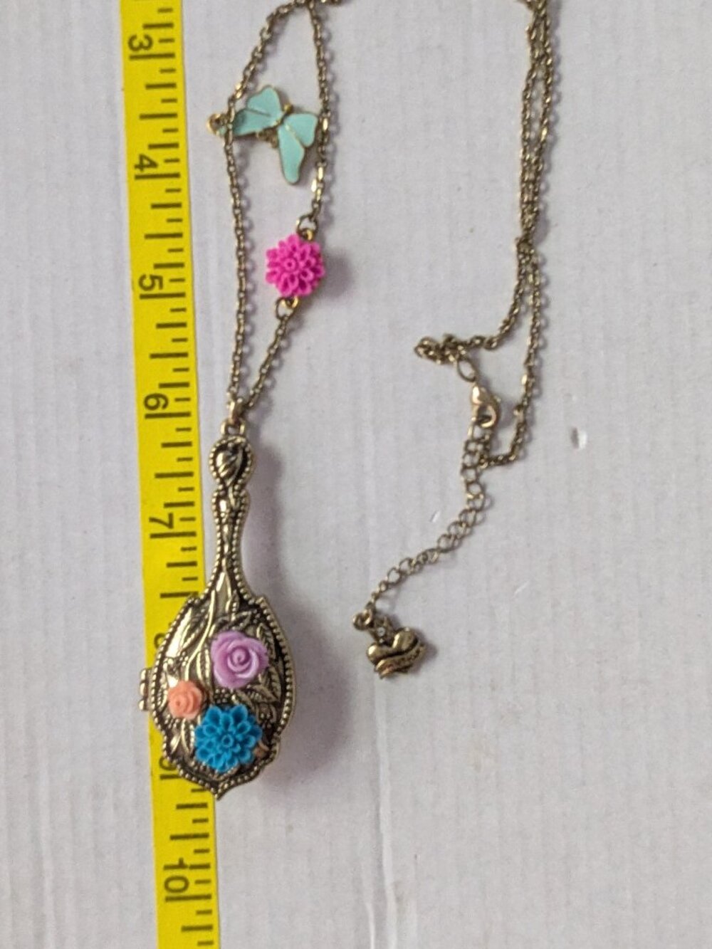 VERA WANG Hinged Mirror Floral Pendant Gold Tone Necklace